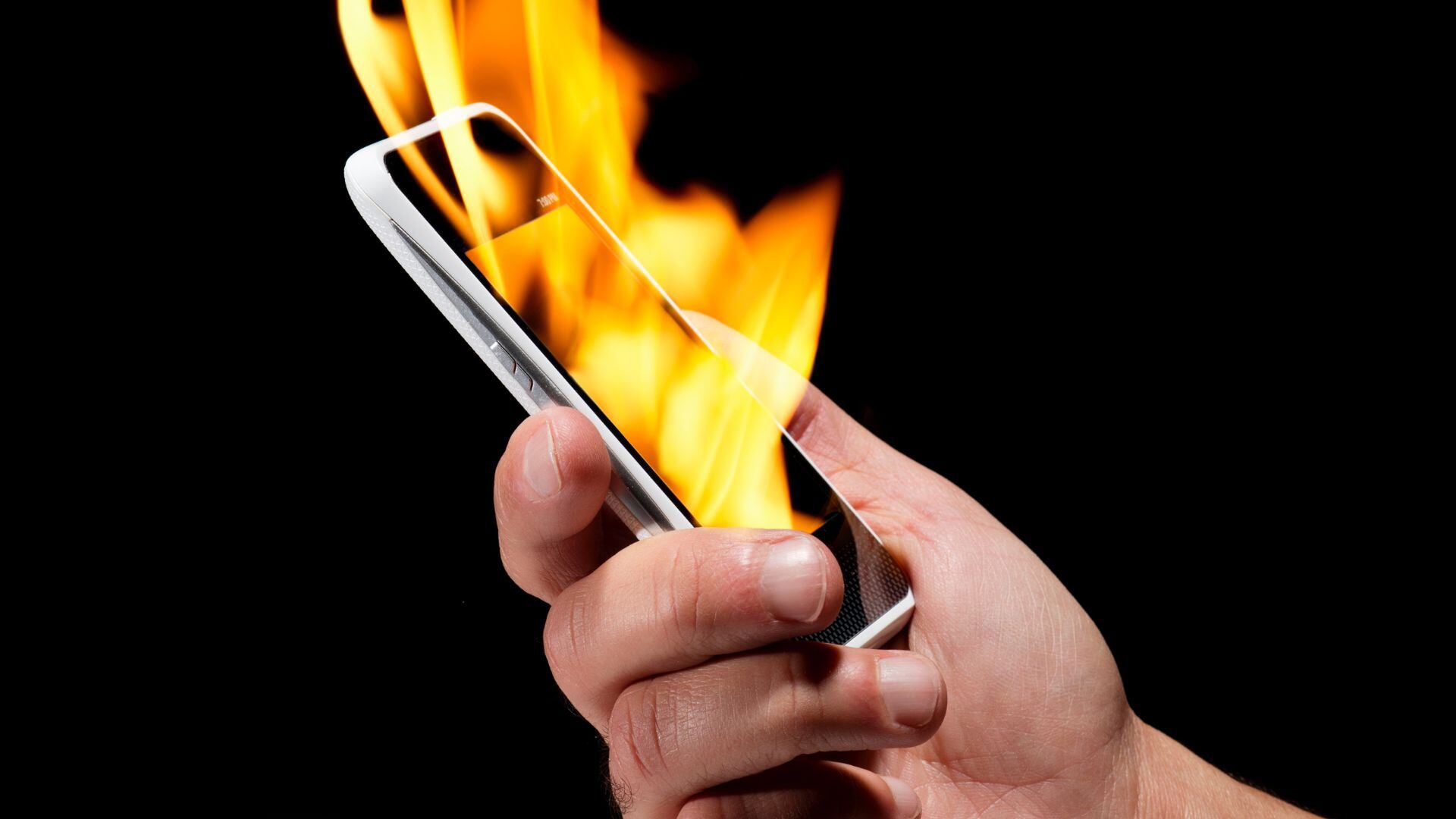 Existen diversas razones por las que un celular puede elevar su temperatura.