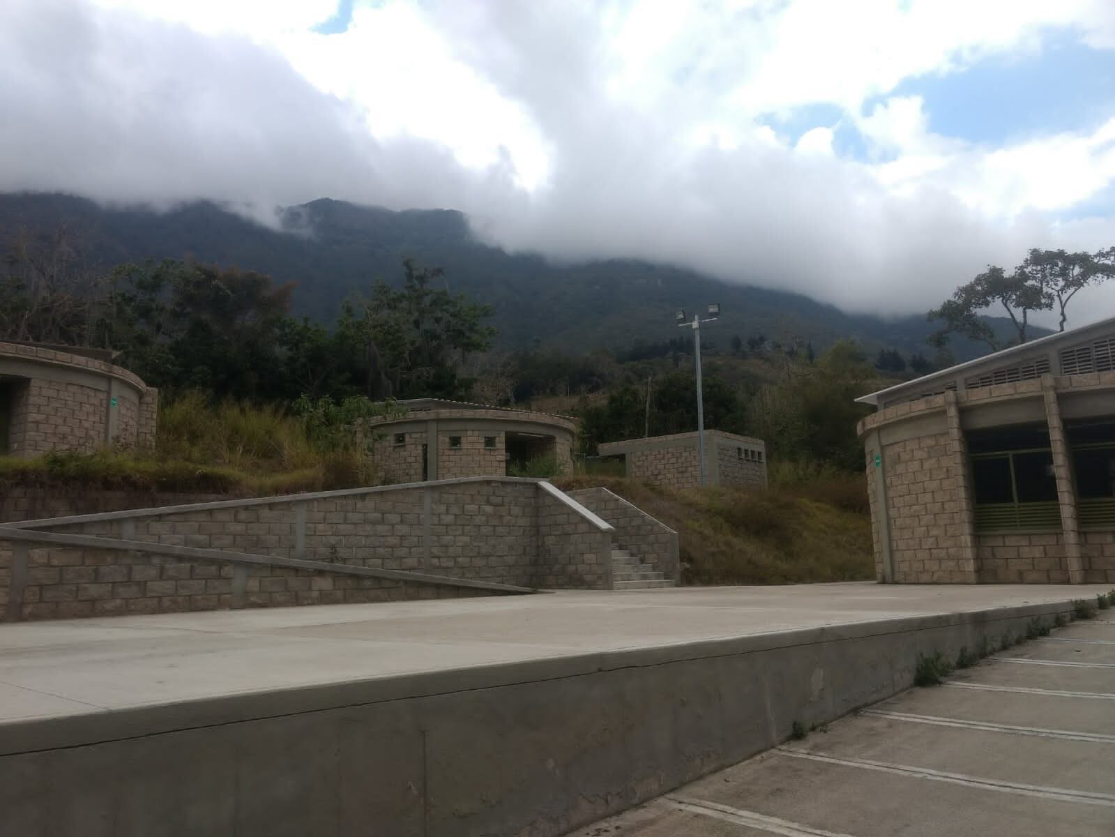 La nueva plata del colegio fue entregada hace más de tres años.