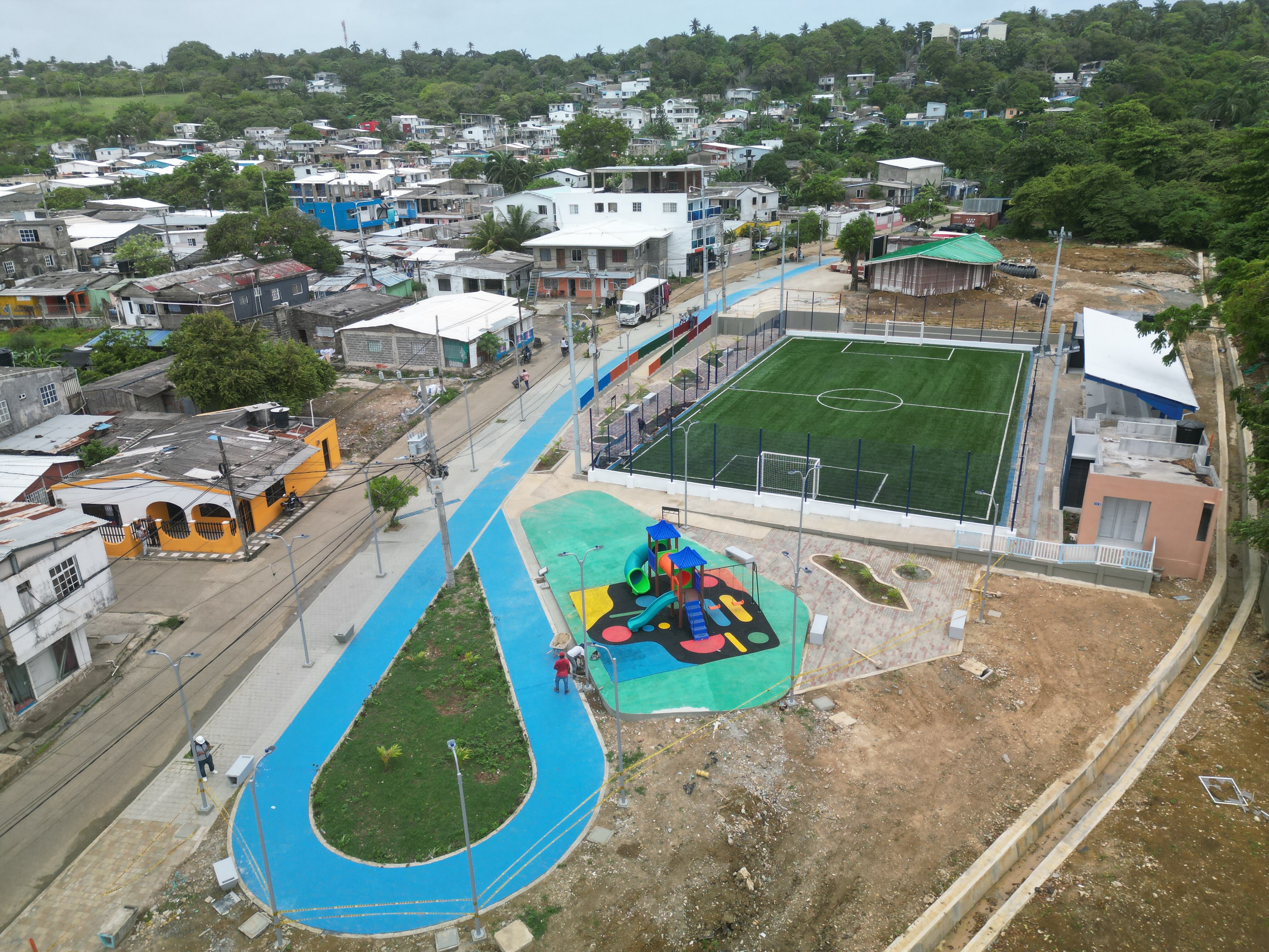 Cancha sintética en Simpson Well.