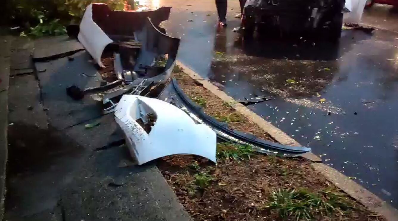 Vehículo perdió el control y chocó contra un árbol en el sur de Cali.