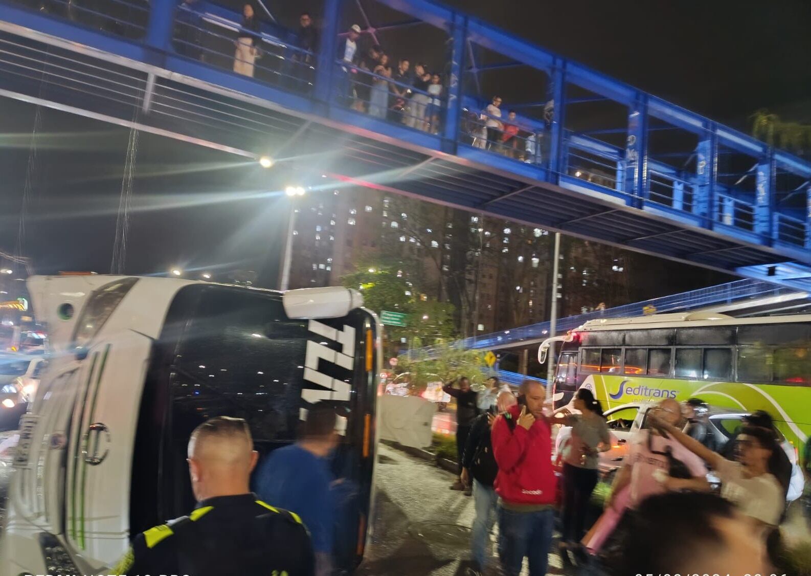 Las autoridades investigan las causas del accidente.