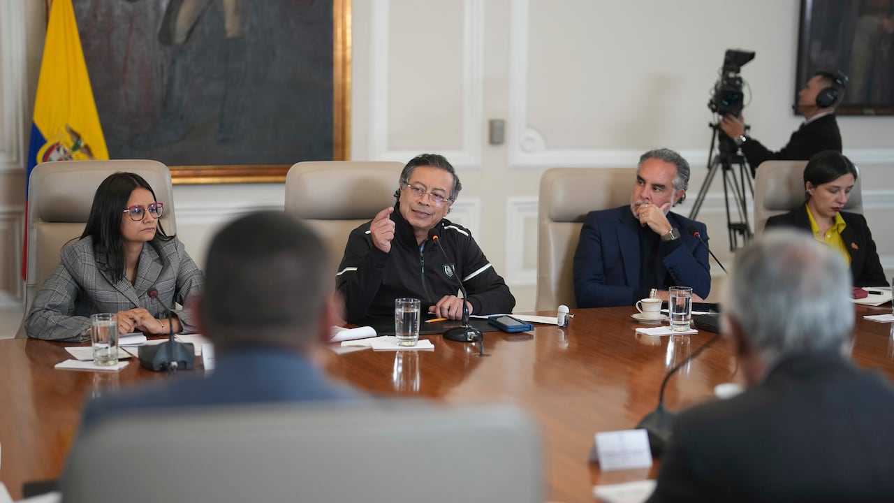 Presidente Gustavo Petro; ministro del Interior, Armando Benedetti; y directora del Dapre, Angie Rodríguez.