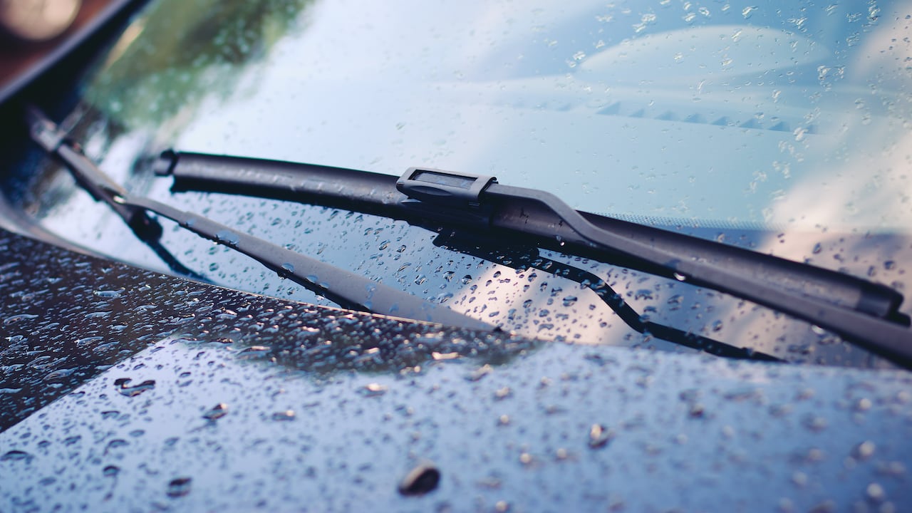 El limpiaparabrisas le ofrece un campo de visión completo al conductor, a pesar de la complejidad en el ambiente.