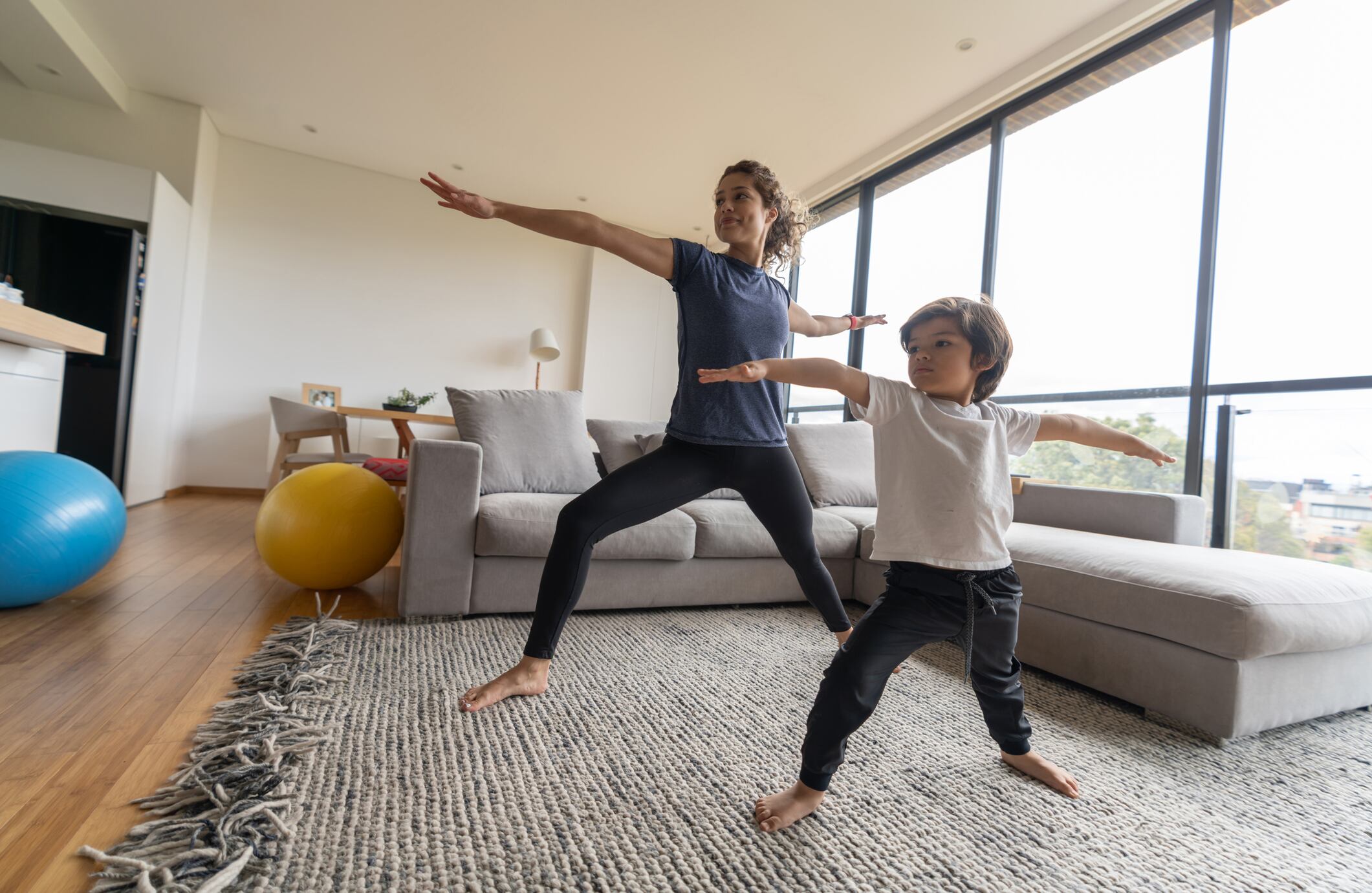 En India se comienza la práctica del yoga desde edades tempranas. Para Rodrigo Uribe, un yogui colombiano que vivió más de 15 años en el país asiático y regresó a Bogotá hace 6, son incalculables los beneficios que obtendrá un niño o joven cuando asimila el trabajo que, en unidad y armonía, realizan la mente, el cuerpo y el espíritu través de este disciplina.