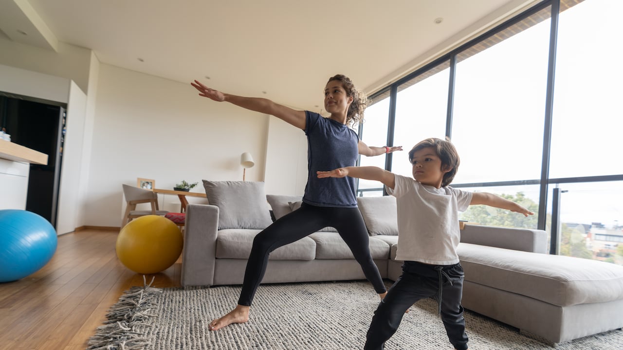 En India se comienza la práctica del yoga desde edades tempranas. Para Rodrigo Uribe, un yogui colombiano que vivió más de 15 años en el país asiático y regresó a Bogotá hace 6, son incalculables los beneficios que obtendrá un niño o joven cuando asimila el trabajo que, en unidad y armonía, realizan la mente, el cuerpo y el espíritu través de este disciplina.