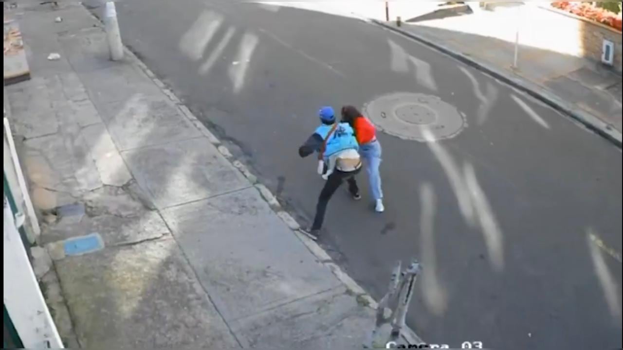 Mujer enfrentó a ladrón en la localidad de Chapinero en Bogotá.