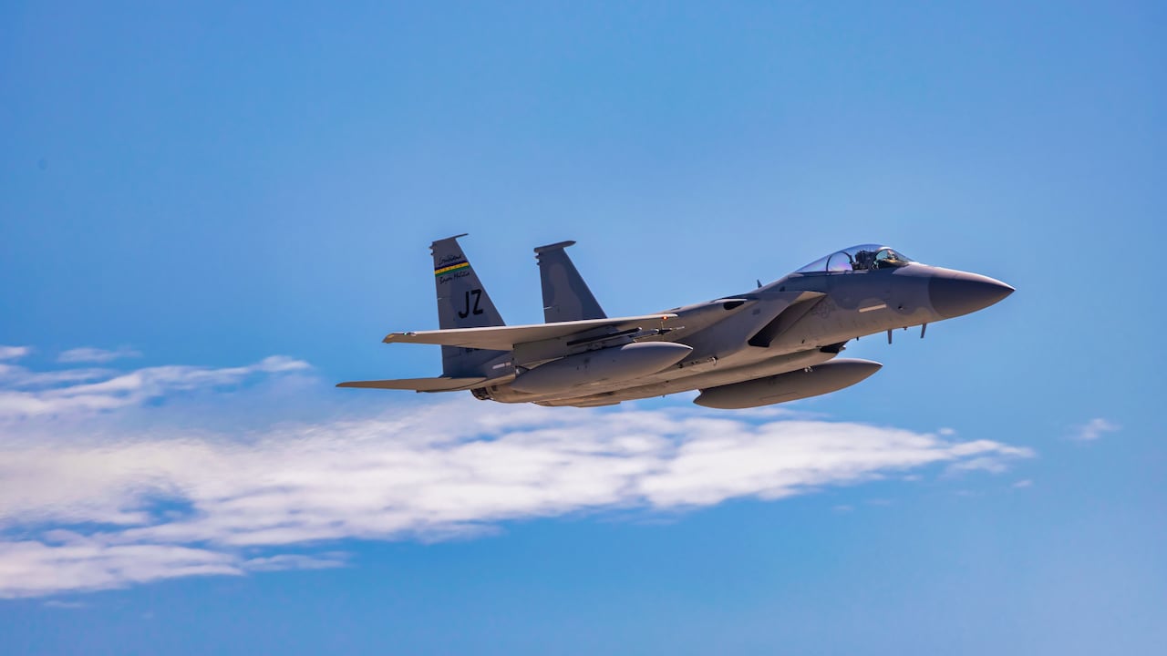 El ataque fue realizado por un F-18 Super Hornet de la Marina de Estados Unidos.