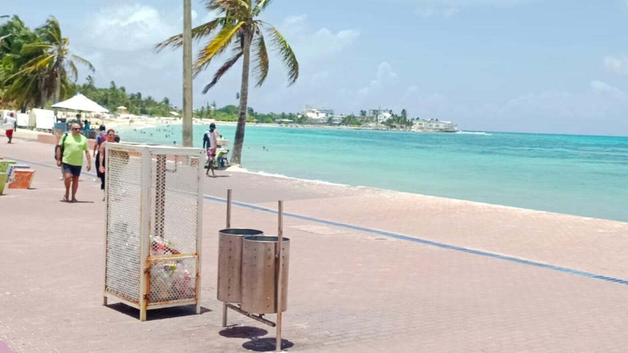 Playa principal de San Andrés vacía en plena Semana Santa, viernes 7 de abril de 2023