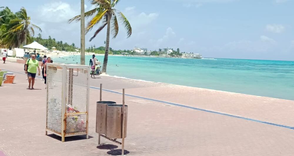 Playa principal de San Andrés vacía en plena Semana Santa, viernes 7 de abril de 2023