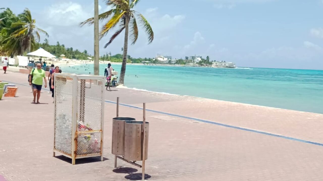 Playa principal de San Andrés vacía en plena Semana Santa, viernes 7 de abril de 2023.