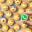 WhatsApp lanza nuevos emoticones para sus chats.