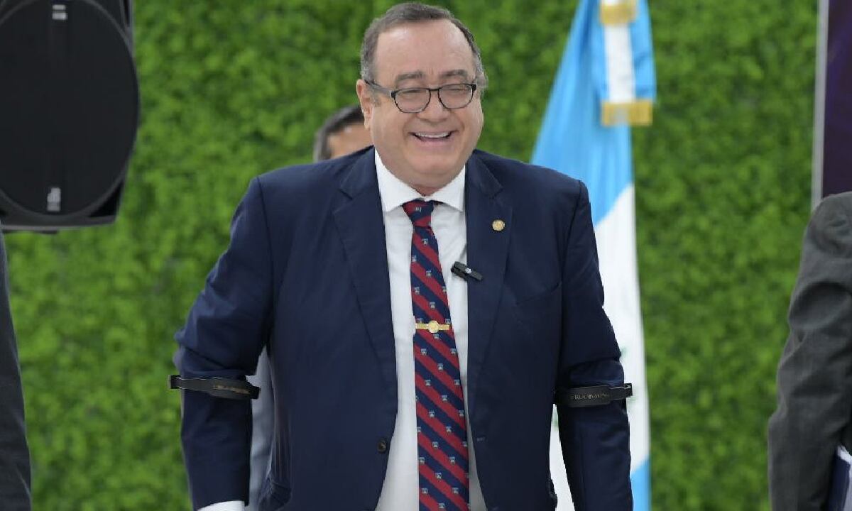 Giammattei se manifestó confiado en que álguien' pueda hacer entrar en razón a su homólogo de Colombia.