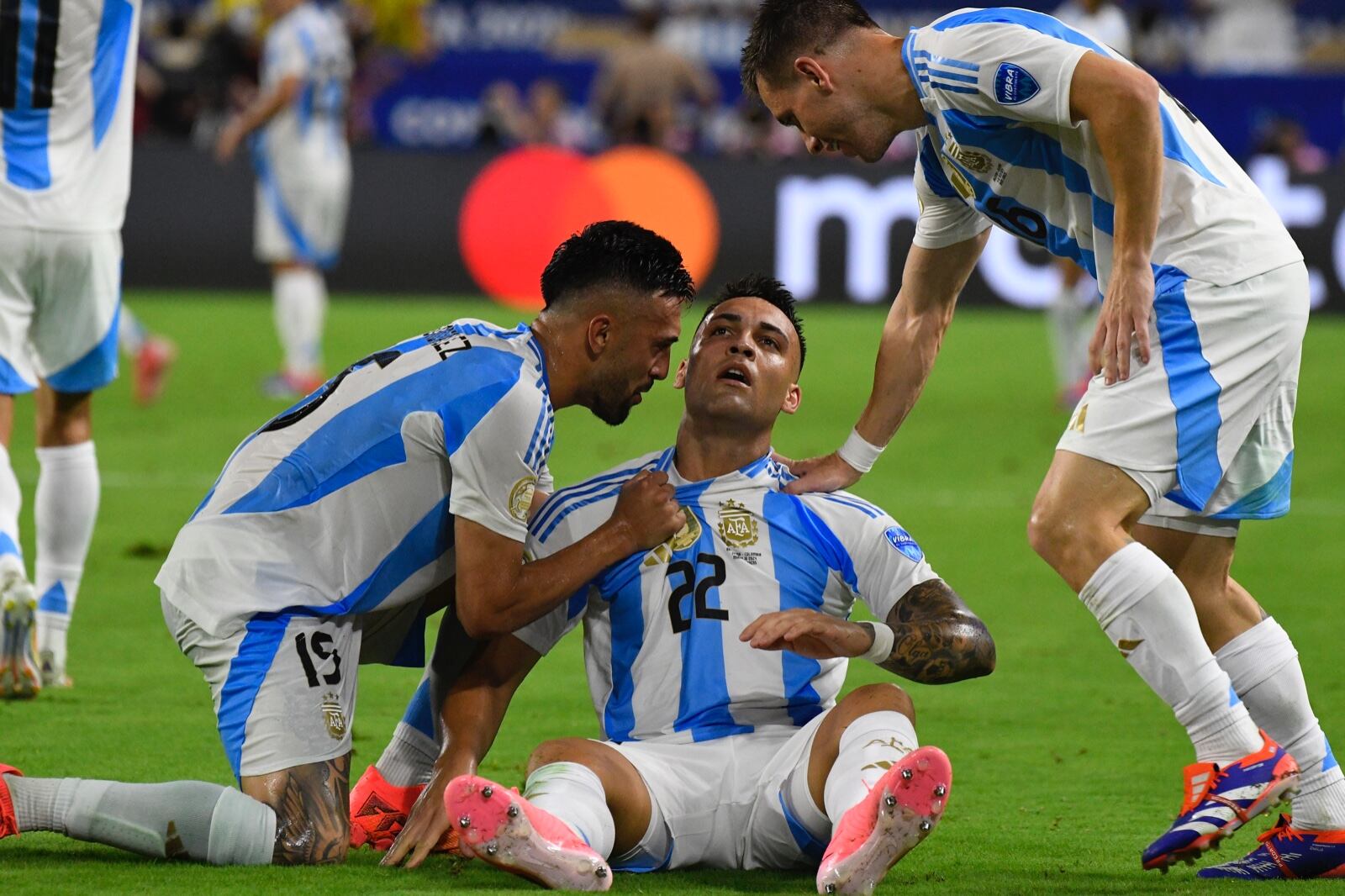 Lautaro Martínez celebra el gol en la final de la Copa América 2024.