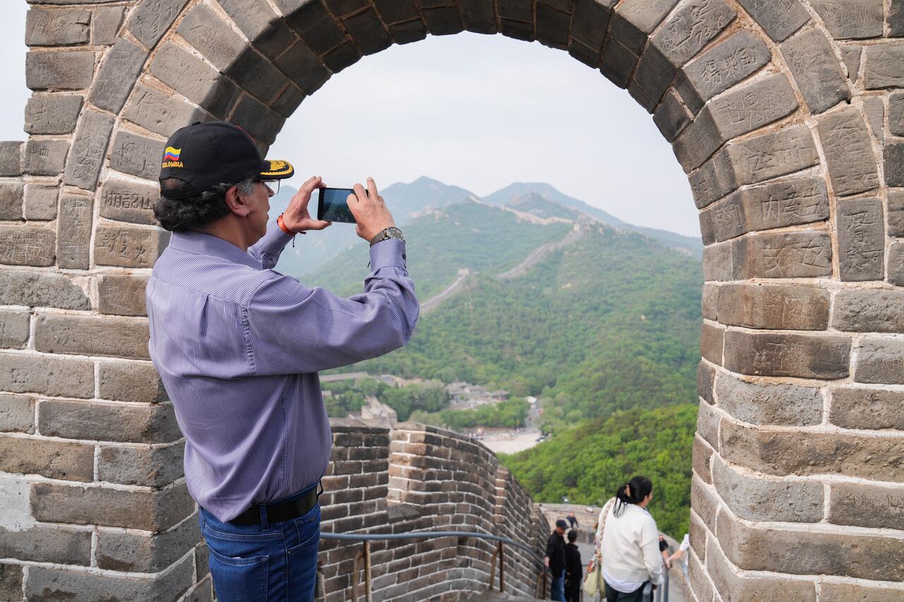 El presidente, Gustavo Petro, en La Gran Muralla China, en Huairou, China, el 12 de mayo de 2025