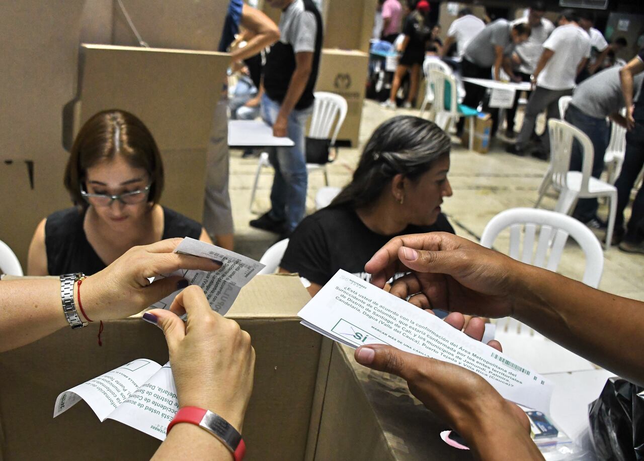Cali: Escrutinios, con poca asistencia de votantes, pero ganando el sí se realizó este domingo 24 de agosto, la consulta popular para decidir la creación del Área Metropolitana del Sur occidente (AMSO). Foto José L Guzmán. El País