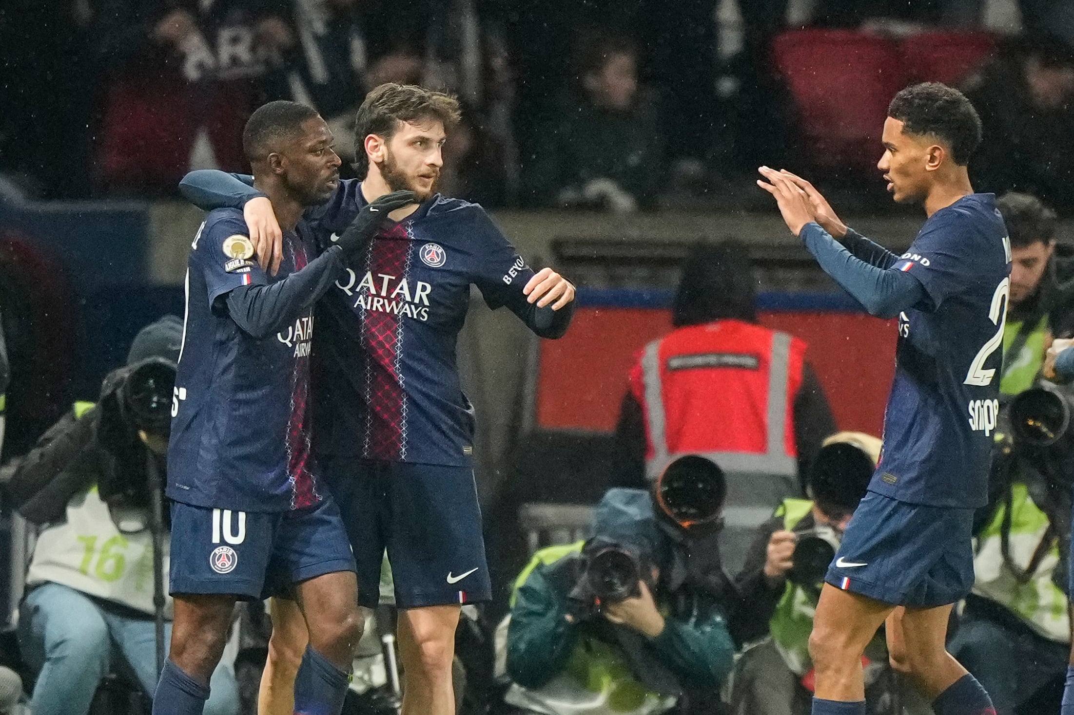 Dembélé celebrando uno de sus goles, con PSG ante LOSC.
