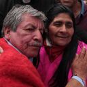 El papá y la mamá de Nairo Quintana esperan el resultado final de la carrera. Foto: Laura María Muñoz
