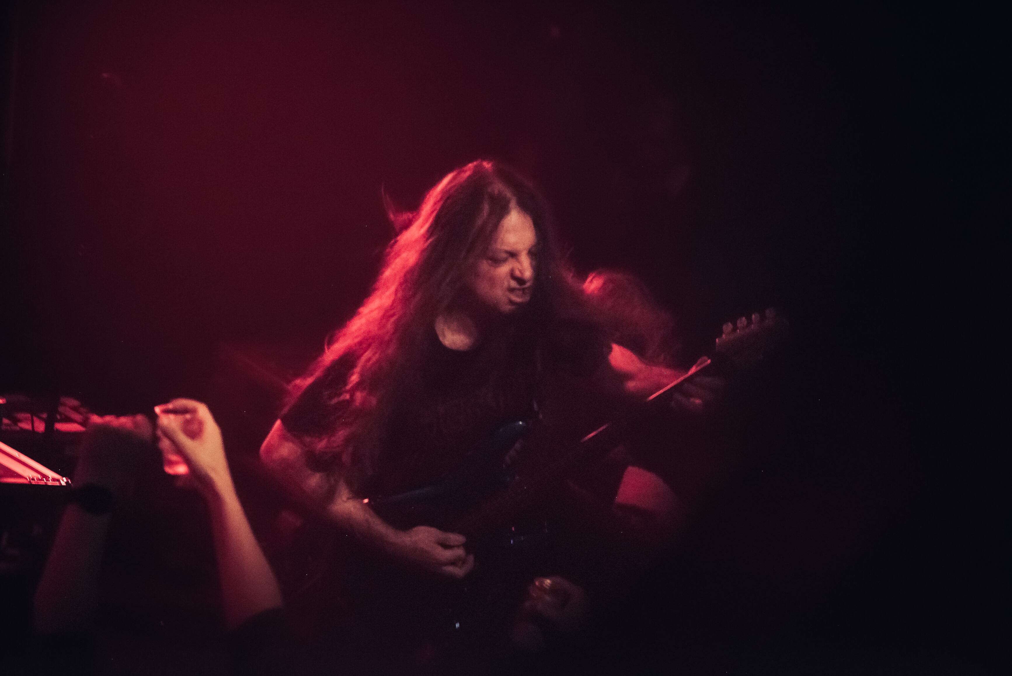 Ver a Death to All en concierto significó ver de nuevo a  Bobby Koelble enloquecer al público desde los trastes de su guitarra y su onda.