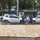 Más de mil paquetes de marihuana hallados en dos vehículos.