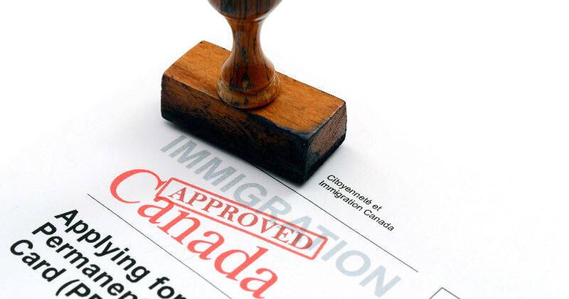 En algunos casos, Alberta proporciona una carta de apoyo para solicitar un permiso de trabajo a los aspirantes.