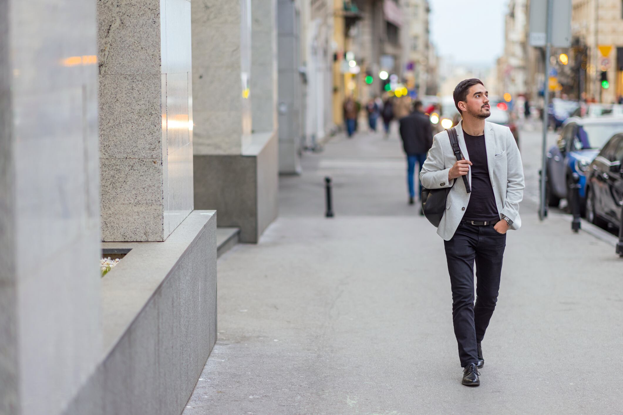 Hablar solo puede ser por distintas razones.