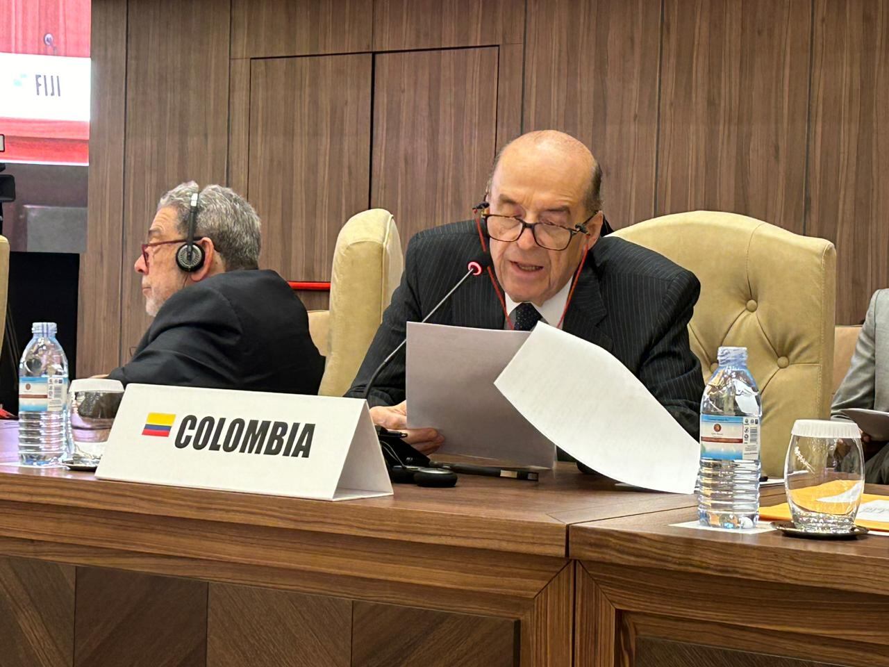 El canciller, Álvaro Leyva, condenó los actos contrarios al Derecho Internacional y al Derecho Internacional Humanitario en Palestina.