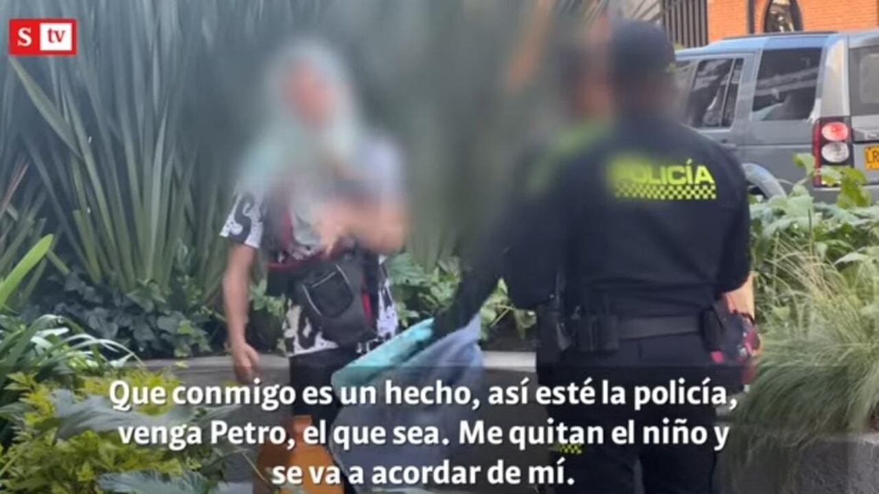 Hombre que amenza a periosotas y transeuntes que no donan