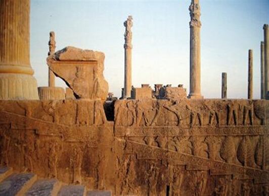 La primera civilización en la historia de la humanidad se dio en el valle fértil de Mesopotamia, entre los ríos Tigris y Eúfrates, desde entonces se han descubierto y se han transformado las formas de vivir. 