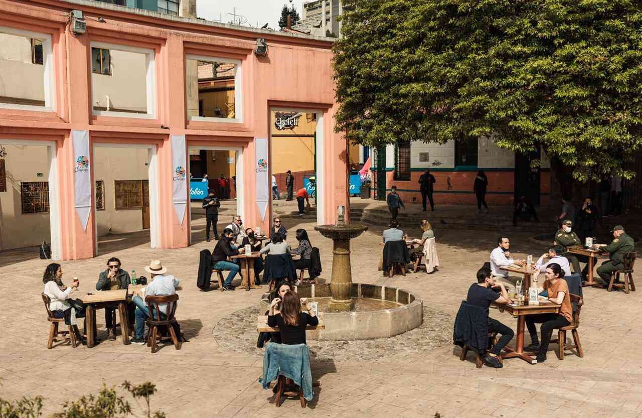 Restaurantes, cafés, cafeterías y gastrobares se verán beneficiados con el piloto ‘Bogotá a Cielo Abierto’ que permitirá reactivar la economía del sector gastronómico. Foto: Karen Salamanca