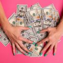 ¿Por la mente obsequia sueños de abundante dinero?