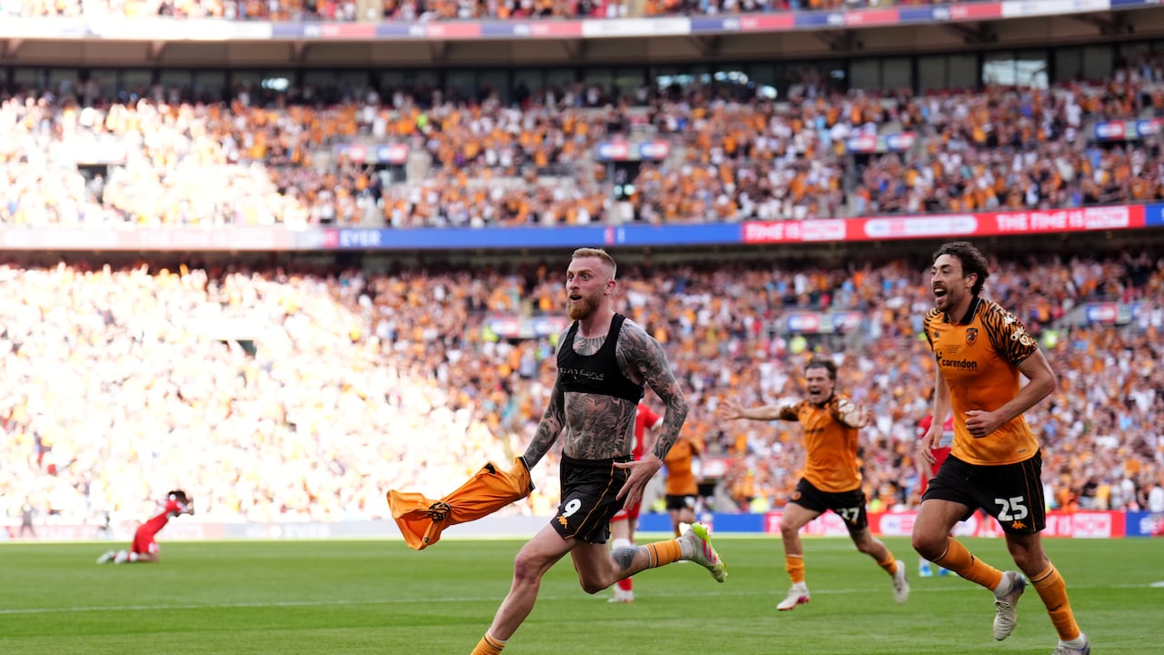Oliver McBurnie fue el héroe de la jornada para Hull City.