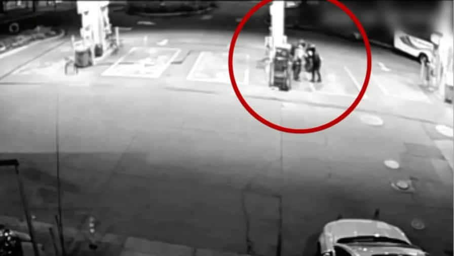 Capturan en flagrancia a dos armados tras robo a gasolinera en Suba.