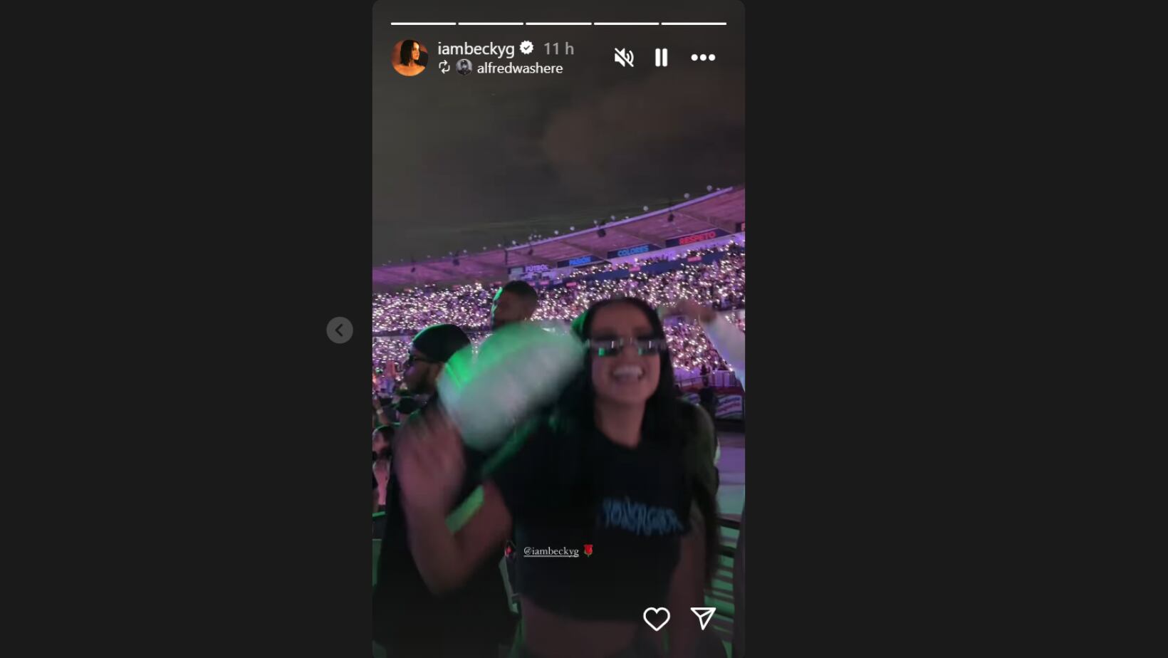 Becky G en el concierto de Feid