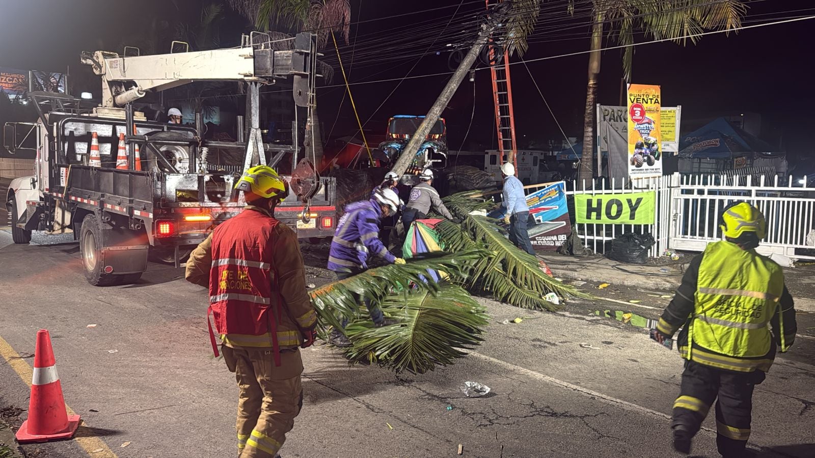 Momentos de terror se vivieron en el lote Bulevar Rose en la ciudad de Popayán durante una exhibición de Monster Truck, luego de que uno de estos vehículos perdiera el control y arrollara a un grupo de asistentes. De acuerdo con reportes oficiales el saldo fue de 38 personas heridas y tres muertos, entre ellos una niña de 10 años.