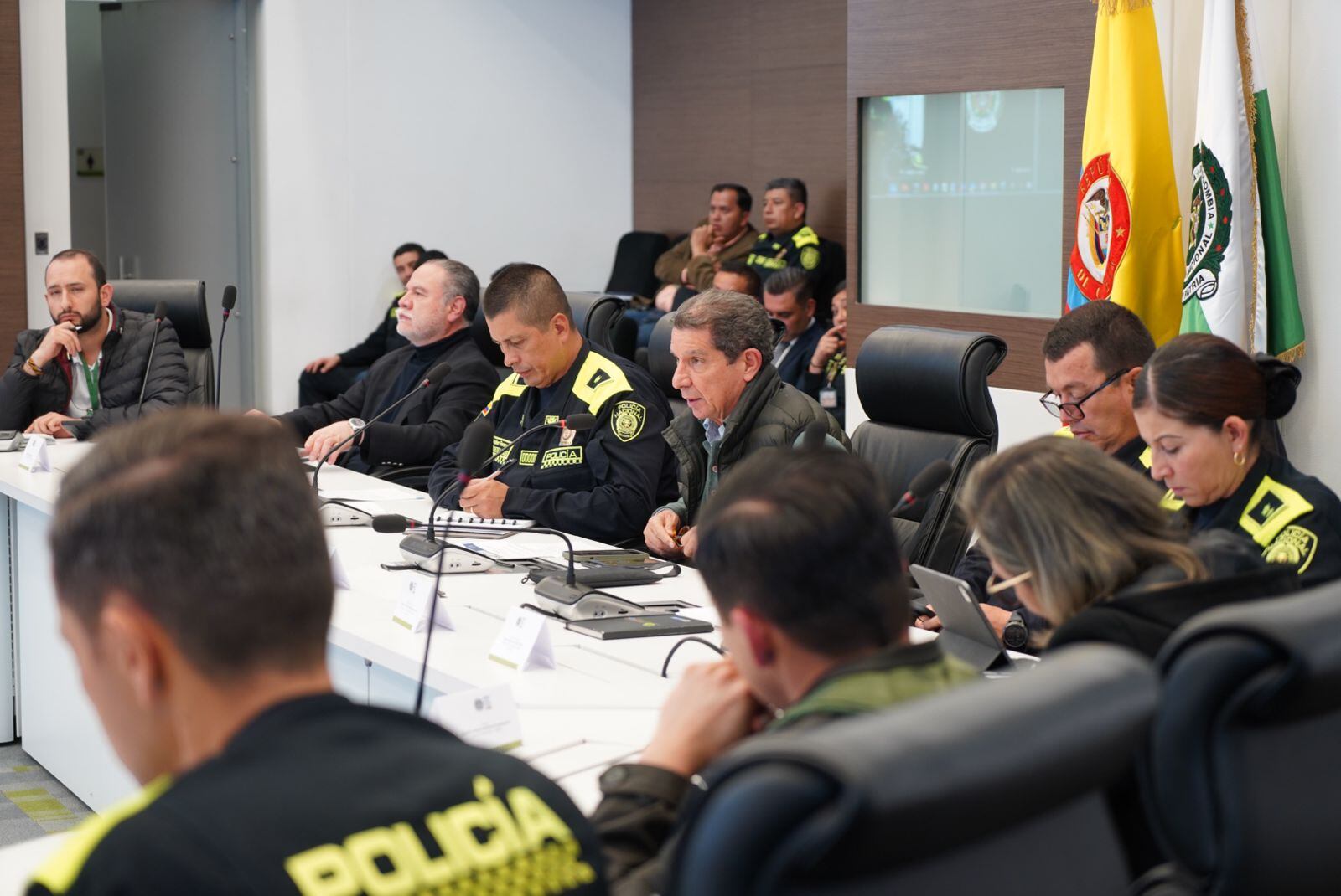 El presidente de Fedegan, José Felix Lafaurie, y representantes de los comités ganaderos, se reunieron con la Policía Nacional para trazar acciones conjuntas que permitan fortalecer la lucha contra el abigeato y demás delitos que están afectando a los ganaderos colombianos.