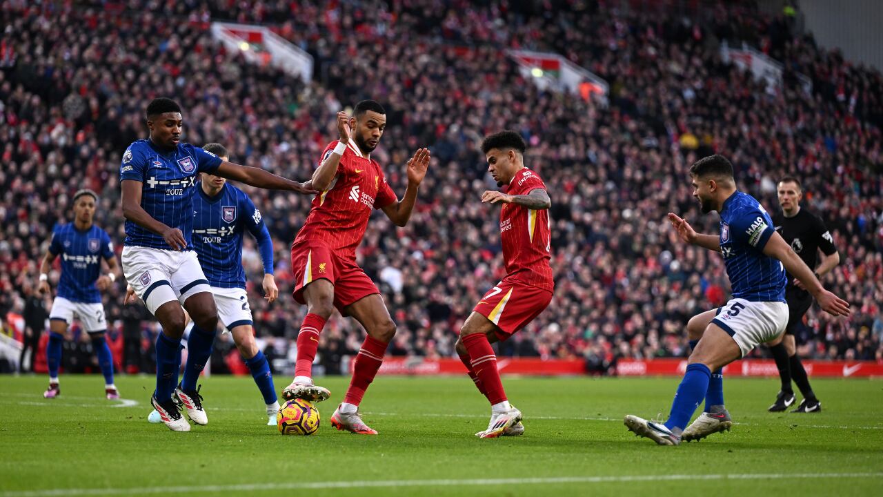 Luis Díaz no logró marcar en la goleada de Liverpool ante Ipswich Town