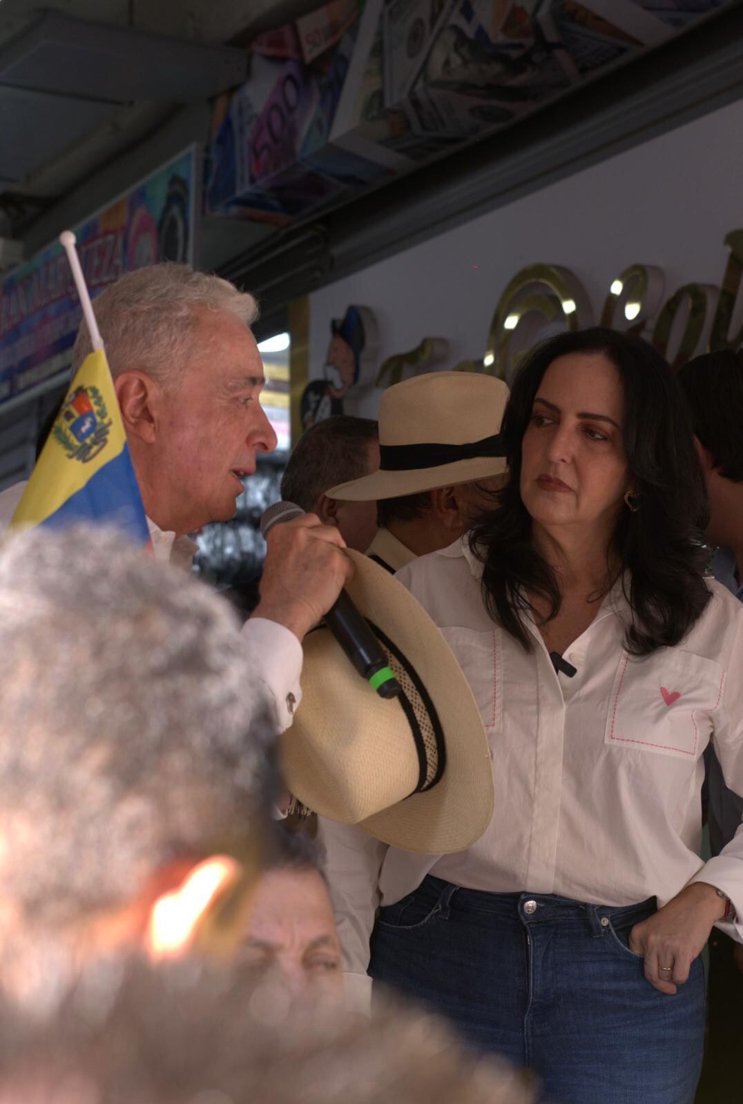 En el acto participaron algunos dirigentes del Centro Democrático como María Fernanda Cabal, Miguel Uribe Turbay y Paloma Valencia.