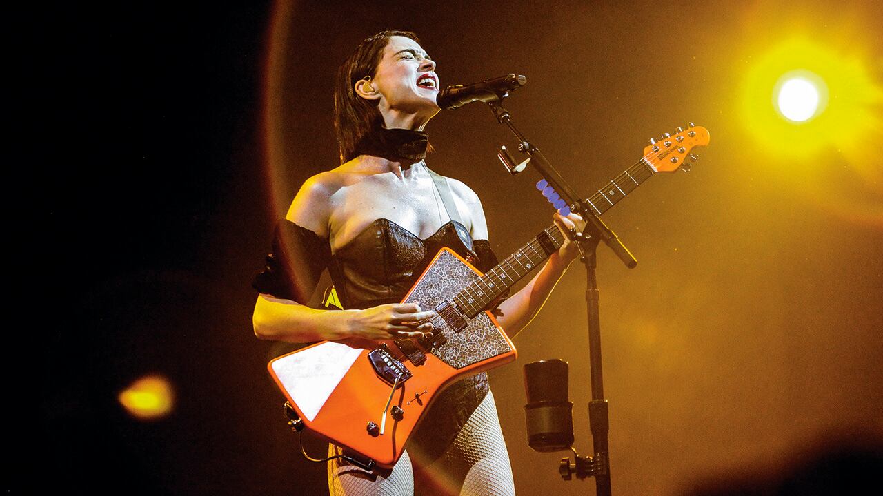 La virtuosa St. Vincent dejó a su público extasiado en Briceño 18 con una entrega rotunda en 2019.