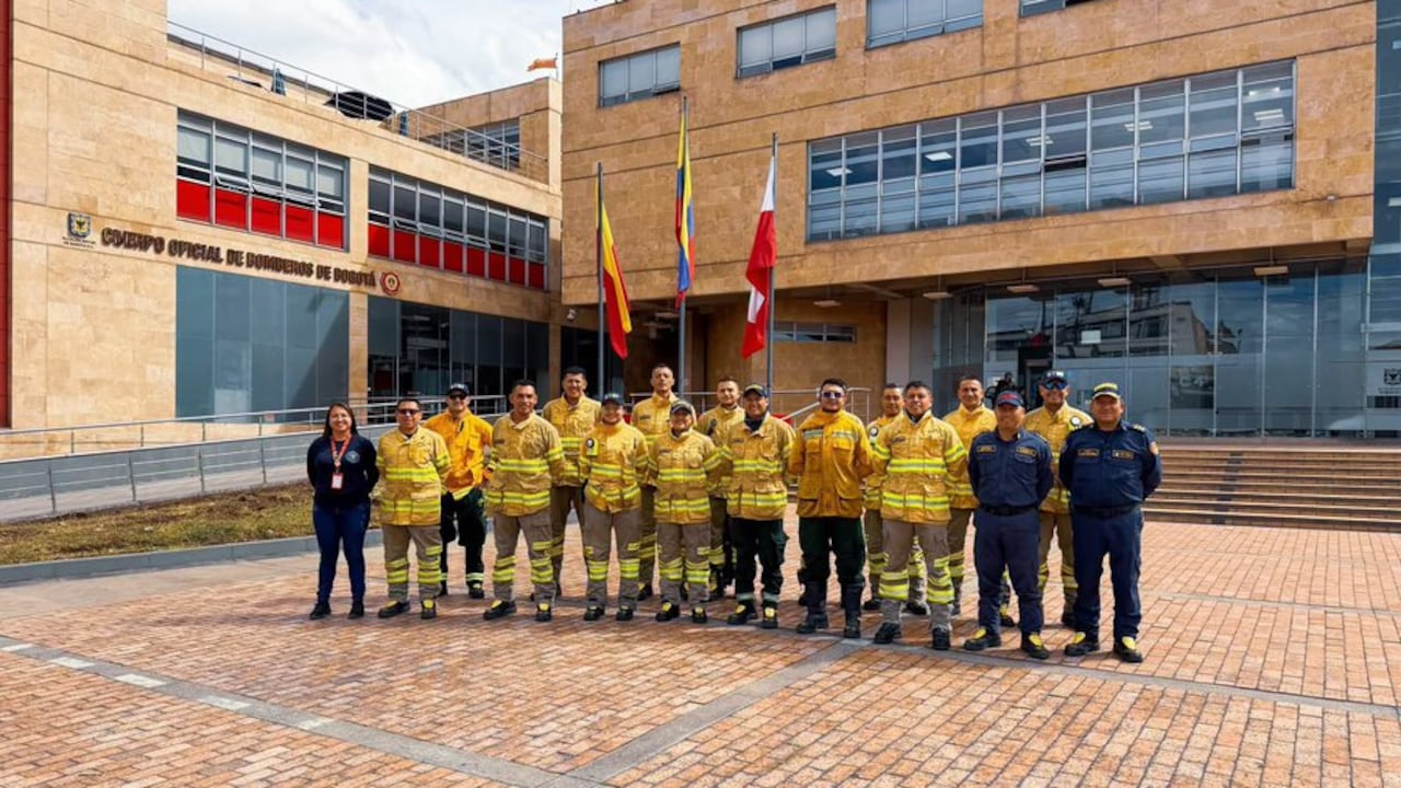 Equipos de socorro de Bogotá apoyan la liquidación de incendios en el departamento del Tolima.