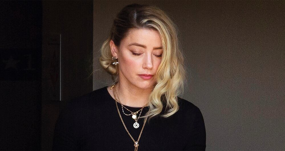 Amber Heard y su equipo empezaron el juicio lanzando acusaciones en contra de Depp, presentándolo como el principal agresor. 