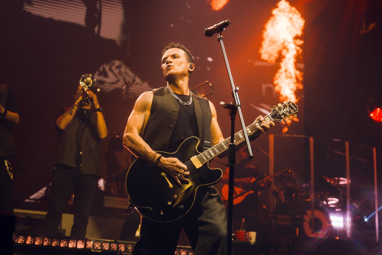 Así se vivió el concierto de Fonseca, en su gira 'Tropicalia', en el Movistar Arena de Bogotá.