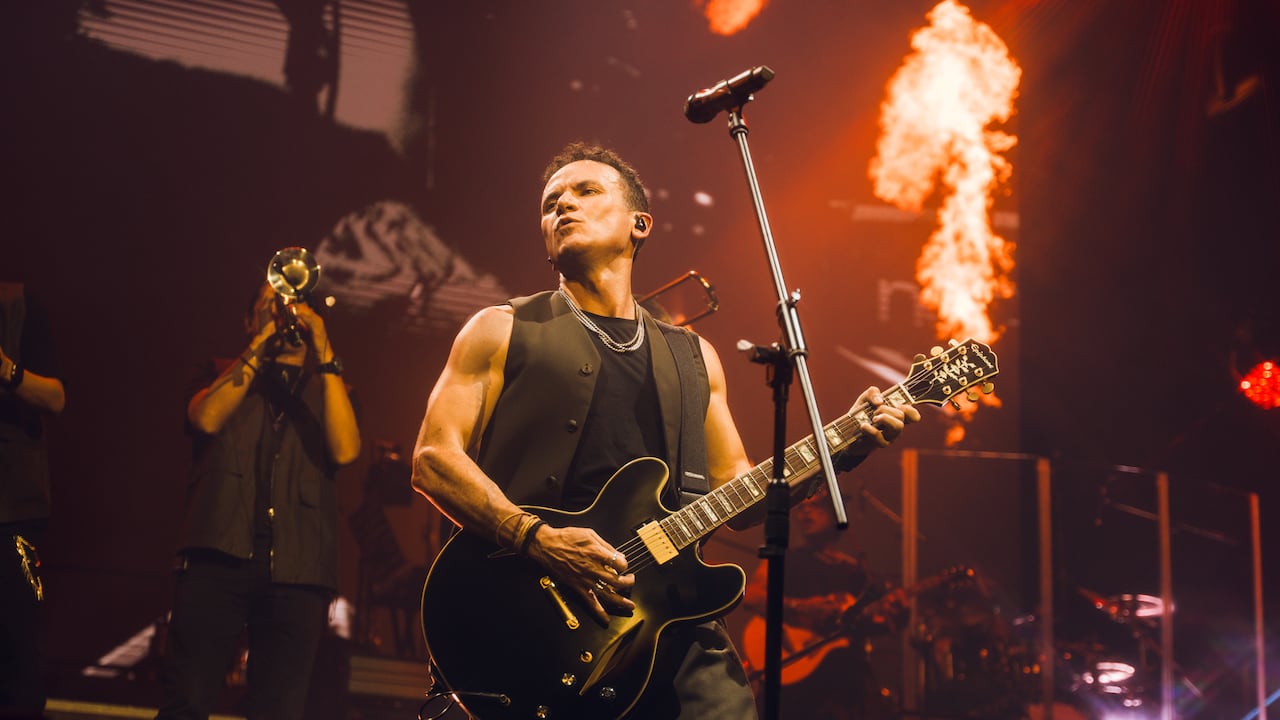 Así se vivió el concierto de Fonseca, en su gira 'Tropicalia', en el Movistar Arena de Bogotá.
