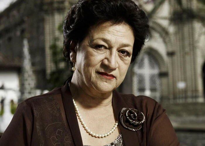 Vicky Hernández, reconocida figura del teatro y la televisión colombiana, se encuentra actualmente internada en una clínica, lo que ha suscitado una ola de mensajes de aliento en sus plataformas digitales.