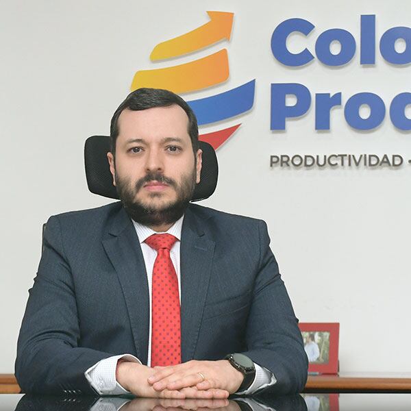 Aurelio Mejía, gerente general de Colombia Productiva, indicó con base en un análisis realizado por la entidad, que indican que hasta 40% de los costos de producción en las empresas obedecen a costos por consumo de recursos naturales como la tierra, la energía y el agua.