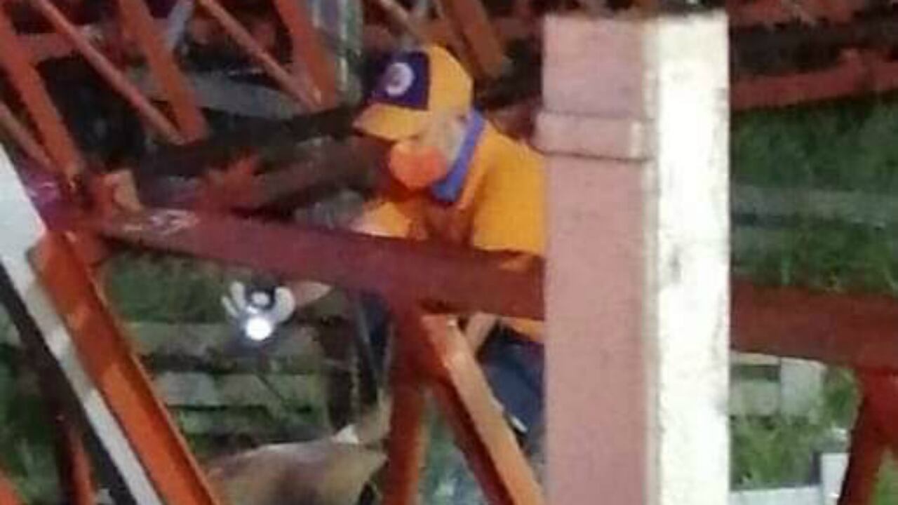 ¡Por recuperar unas gafas! un operario murió en un parque de diversiones en Cali
