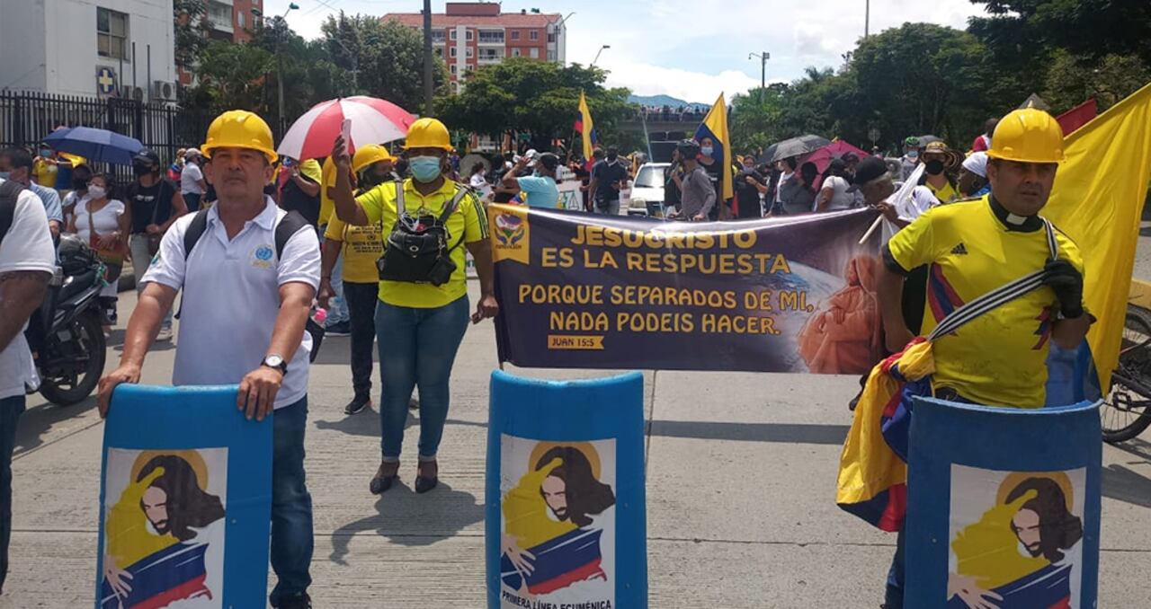 Los clérigos de la "Primera Línea Ecuménica" aseguran que no buscan confrontaciones con las autoridades sino participar como un cuerpo de paz en las manifestaciones.