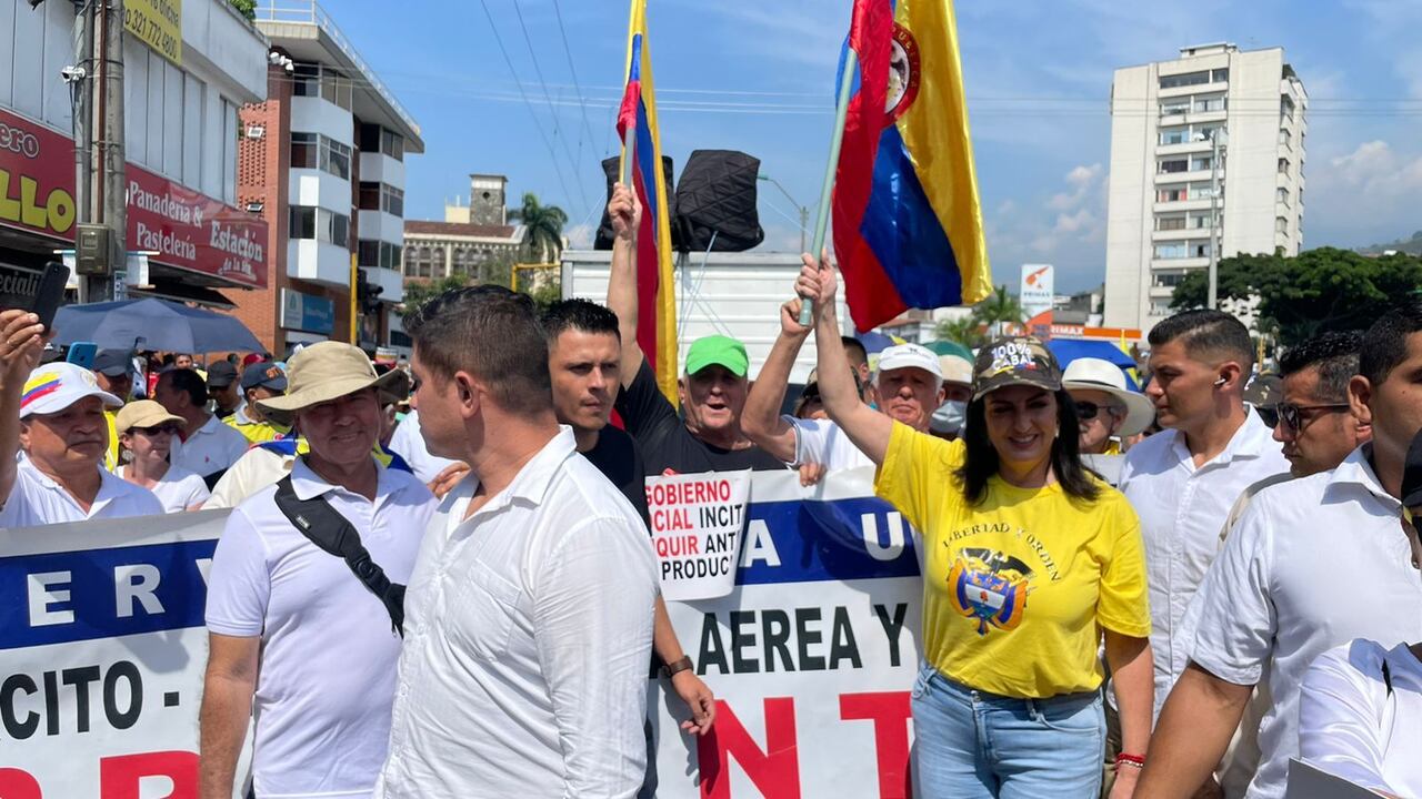 María Fernanda Cabal en medio de la marcha en Cali