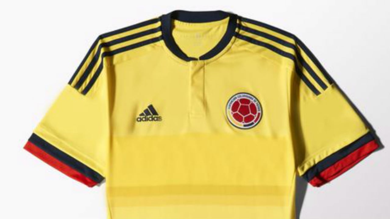 El nuevo diseño de la camiseta es mucho más sobrio.