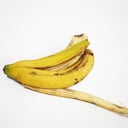 La cáscara de banano ofrece diversos beneficios saludables para el organismo.