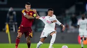 Gianluca Mancini con Kylian Mbappé.